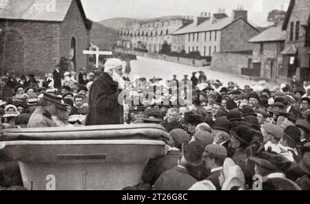 General Booth in one of his propaganda campaigns in England.  William Booth, 1829 – 1912.  English Methodist preacher, founder and first general of the Salvation Army.  From Mundo Grafico, published 1912. Stock Photo