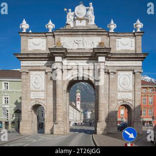 Austria, Tyrol, Innsbruck, Altstadt, The Triumphal Arch or Triumphpforte dating from 1765 framing the Servitenkirche or Servite Church. Stock Photo