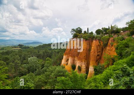 Famous red rocks in Roussillon (Les Ocres), Provence, France Stock Photo