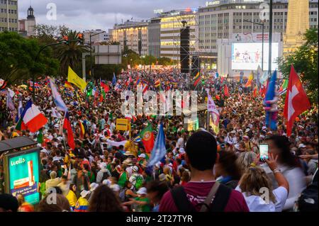 Crowds of young pilgrims from all over the world leaving Parque Eduardo VII after the Opening Ceremony of World Youth Days 2023 in Lisbon, Portugal. Stock Photo