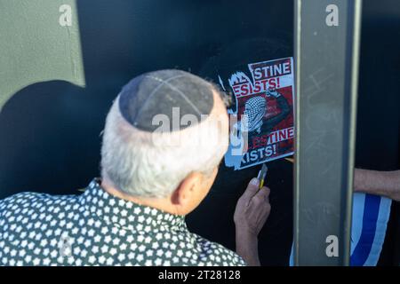 Supporters of Israel demonstrate in front of the Wilshire Federal Building in Los Angeles, California on October 15, 2023. © Maxim Elramsisy 2023 Stock Photo