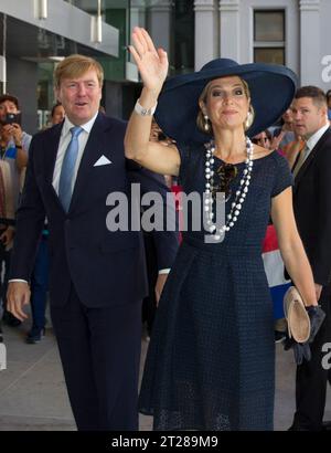 King Willem-Alexander and Queen Maxima of the Netherlands wave to the crowd on their visit to Auckland Art Gallery to view Abel Tasman etchings and Gottfried Undauer collection in Auckland, New Zealand Stock Photo