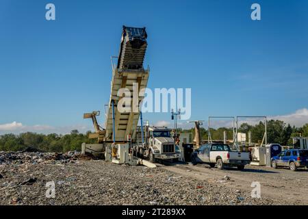 Tippers unloading garbage from transfer trailers at the King County Cedar Hills Regional Landfill facilities, operated by the King County Solid Waste Stock Photo