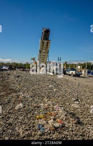 Tippers unloading garbage from transfer trailers at the King County Cedar Hills Regional Landfill facilities, operated by the King County Solid Waste Stock Photo