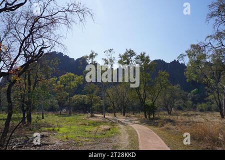 Path leading to limestone caves of the Royal Arch Cave in Chillagoe - Mungana Caves National Park in outback town Chillagoe, queensland, australia Stock Photo