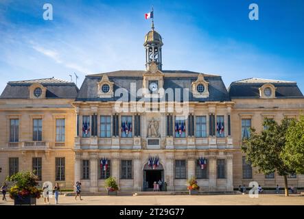 The grand Hôtel de Ville de Troyes (Troyes Town Hall) in Pl. Alexandre Israel, in Troyes, Aube, France. Stock Photo
