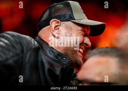 Manchester, UK.  Tyson Fury watches the Tommy Fury vs KSI fight during Prime Card event at Manchester Arena. Fury won by majority decision. Credit: Benjamin Wareing/ Alamy Live News Stock Photo