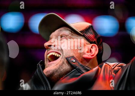 Manchester, UK.  Tyson Fury watches the Tommy Fury vs KSI fight during Prime Card event at Manchester Arena. Fury won by majority decision. Credit: Benjamin Wareing/ Alamy Live News Stock Photo