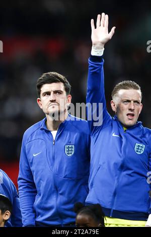 Harry Maguire and Jordan Pickford both of England line up pre match during the UEFA European Championship Qualifying Group C match between England and Italy at Wembley Stadium, London on Tuesday 17th October 2023. (Photo: Tom West | MI News) Credit: MI News & Sport /Alamy Live News Stock Photo