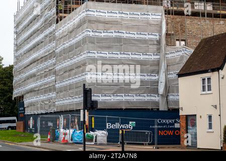 Maidenhead, Berkshire, UK. 18th October, 2023. A Bellway development of new highrise flats under construction in Maidenhead, Berkshire. Housing builders Bellway, have reportedely cut the number of homes it plans to build in 2023 as the increase in mortgage interest rates has lowered the demands for new builds. Bellway have also reportedly cut 5% of its staff. Credit: Maureen McLean/Ģ����ý Live News Stock Photo