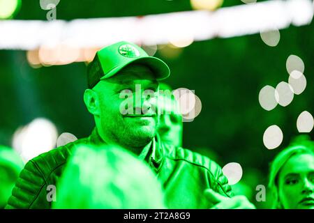 Manchester, UK.  Tyson Fury watches the Tommy Fury vs KSI fight during Prime Card event at Manchester Arena. Fury won by majority decision. Credit: Benjamin Wareing/ Alamy Live News Stock Photo