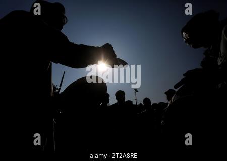 Kathmandu, Bagmati, Nepal. 18th Oct, 2023. People from Newar community play traditional music while erecting a wooden pole 'Yansi, in local language' to mark the beginning of the Pachali Bhairav festival during Dashain in Kathmandu, Nepal on October 18, 2023. (Credit Image: © Sunil Sharma/ZUMA Press Wire) EDITORIAL USAGE ONLY! Not for Commercial USAGE! Stock Photo