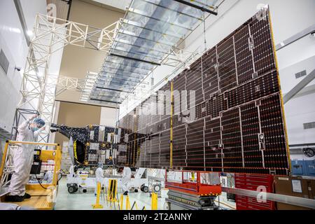 Technicians extended the first of two solar arrays for NASA’s Psyche ...