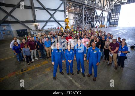 Artemis II Crew with EGS. Artemis II astronauts visit NASA’s Kennedy Space Center in Florida on Aug. 7, 2023. In front, from left, are NASA astronauts Reid Weisman and Christina Koch, CSA (Canadian Space Agency) astronaut Jeremy Hanson, and NASA astronaut Victor Glover in the transfer aisle of the Vehicle Assembly Building. Behind them are Exploration Ground Systems team members. The approximately 10-day Artemis II flight will test NASA’s foundational human deep space exploration capabilities, the Space Launch System rocket and Orion spacecraft, for the first time with astronauts and will pave Stock Photo