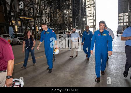 Artemis II Crew with EGS. Artemis II astronauts visit NASA’s Kennedy Space Center in Florida on Aug. 7, 2023. From left, are CSA (Canadian Space Agency) astronaut Jeremy Hanson, and NASA astronaut Reid Weisman. Behind them is NASA astronaut Victor Glover. They are with Exploration Ground Systems team members in the transfer aisle of the Vehicle Assembly Building. The approximately 10-day Artemis II flight will test NASA’s foundational human deep space exploration capabilities, the Space Launch System rocket and Orion spacecraft, for the first time with astronauts and will pave the way for luna Stock Photo