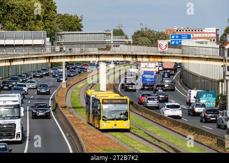 Congestion on the A40 motorway, Ruhrschnellweg, bus lane in the middle of the lanes, public transport can travel without congestion, in Essen, near mo Stock Photo