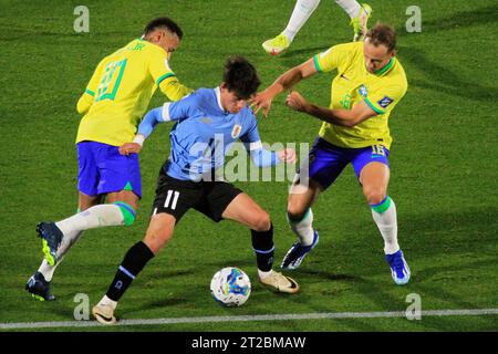 7th October 2023: Stadium Centenario, Parque Batlle of Montevideo, Uruguay: FIFA World Cup 2026  football qualification, Uruguay versus Brazil:  Facundo Pellistri of Uruguay holds off Carlos Augusto of Brazil and Neymar of Brazil Stock Photo