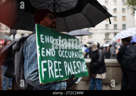 London, UK. 18th Oct, 2023. Hundreds of pro-Palestine protesters gather outside Downing Street calling for end the violence in the Middle East and light candles for the victims killed at the Al-Ahli hospital explosion. (Credit Image: © Velar Grant/ZUMA Press Wire) EDITORIAL USAGE ONLY! Not for Commercial USAGE! Stock Photo