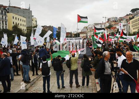 Lisbon, Portugal. 18th Oct, 2023. Activists are seen holding Palestinian flags and placards during a demonstration. The rally calling for a ceasefire and an end to the Israeli-Palestinian conflict was organized by the Portuguese Council for Peace and Cooperation and the Movement for the Rights of the Palestinian People. Credit: SOPA Images Limited/Alamy Live News Stock Photo