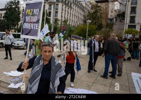 Lisbon, Portugal. 18th Oct, 2023. An activist is seen holding anti-war placard during a demonstration at Martim Moniz square. The rally calling for a ceasefire and an end to the Israeli-Palestinian conflict was organized by the Portuguese Council for Peace and Cooperation and the Movement for the Rights of the Palestinian People. Credit: SOPA Images Limited/Alamy Live News Stock Photo