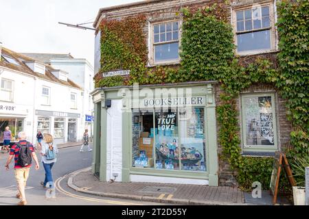 Padstow booksellers store shop selling books, Broad street Padstow,Cornwall,England,UK,2023 Stock Photo