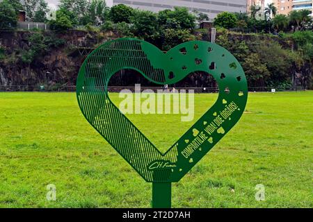 RIBEIRAO PRETO, SAO PAULO, BRAZIL - April 17, 2023: Metal heart on public park with inscription in Portuguese that says: Share life! Donate organs! Stock Photo