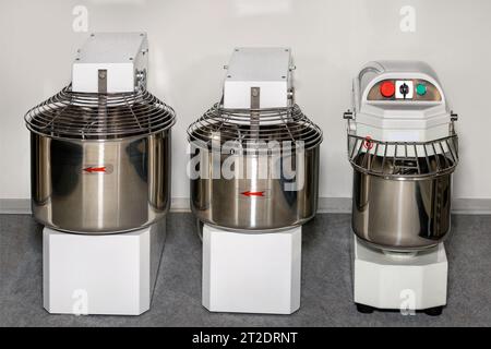 https://l450v.alamy.com/450v/2t2drnt/industrial-planetary-mixers-for-mixing-different-types-of-liquid-dough-for-catering-enterprises-2t2drnt.jpg