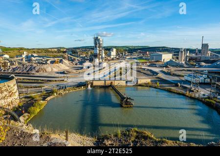 Tunstead limestone quarry near Buxton in Derbyshire produces aggregate, lime and cement , it is part of the Tarmac company Stock Photo