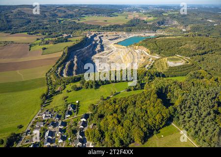 Luftbild, Blaue Lagune, Steinbruch Asbeck, Eisborn, Balve, Sauerland, Nordrhein-Westfalen, Deutschland ACHTUNGxMINDESTHONORARx60xEURO *** Aerial view, Blue Lagoon, Asbeck Quarry, Eisborn, Balve, Sauerland, North Rhine-Westphalia, Germany ATTENTIONxMINESTHONORARx60xEURO Stock Photo