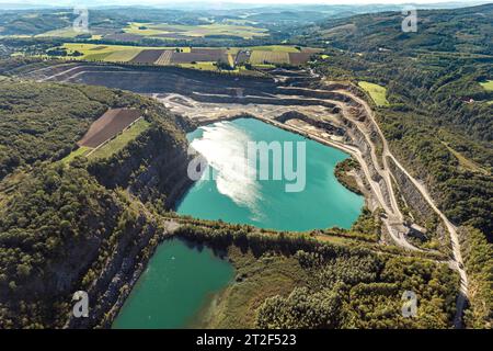 Luftbild, Blaue Lagune, Steinbruch Asbeck, Eisborn, Balve, Sauerland, Nordrhein-Westfalen, Deutschland ACHTUNGxMINDESTHONORARx60xEURO *** Aerial view, Blue Lagoon, Asbeck Quarry, Eisborn, Balve, Sauerland, North Rhine-Westphalia, Germany ATTENTIONxMINESTHONORARx60xEURO Credit: Imago/Alamy Live News Stock Photo