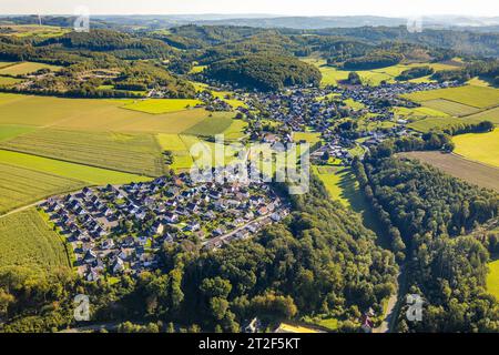 Luftbild, Wohnsiedlung Dompeweg und Ortsansicht Beckum, Beckum, Balve, Sauerland, Nordrhein-Westfalen, Deutschland ACHTUNGxMINDESTHONORARx60xEURO *** Aerial view, housing estate Dompeweg and town view Beckum, Beckum, Balve, Sauerland, North Rhine Westphalia, Germany ATTENTIONxMINESTHONORARx60xEURO Stock Photo