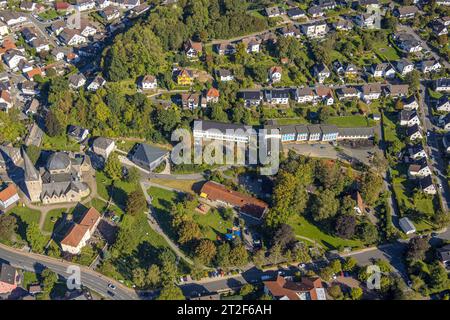 Luftbild, Ortsansicht mit kath. Sankt Blasius Pfarrkirche, Neubau Pfarrheim Kirchengemeinde St. Blasius, Gemeinschaftsgrundschule St. Johannes und kath. Kindergarten Sankt Blasius, Balve, Sauerland, Nordrhein-Westfalen, Deutschland ACHTUNGxMINDESTHONORARx60xEURO *** Aerial view, village view with catholic St. Blasius parish church, new building parish home parish St Blasius, community elementary school St Johannes and catholic kindergarten St. Blasius, Balve, Sauerland, North Rhine Westphalia, Germany ATTENTIONxMINESTHONORARx60xEURO Credit: Imago/Alamy Live News Stock Photo