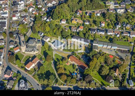 Luftbild, Ortsansicht mit kath. Sankt Blasius Pfarrkirche, Neubau Pfarrheim Kirchengemeinde St. Blasius, Gemeinschaftsgrundschule St. Johannes und kath. Kindergarten Sankt Blasius, Balve, Sauerland, Nordrhein-Westfalen, Deutschland ACHTUNGxMINDESTHONORARx60xEURO *** Aerial view, village view with catholic St. Blasius parish church, new building parish home parish St Blasius, community elementary school St Johannes and catholic kindergarten St. Blasius, Balve, Sauerland, North Rhine Westphalia, Germany ATTENTIONxMINESTHONORARx60xEURO Credit: Imago/Alamy Live News Stock Photo