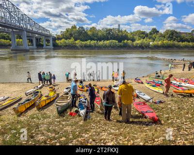 Jefferson City, MO, USA - October 7, 2023: Paddlers with kayaks and canoes at race finish on a beach of the Missouri River at Wilson Serenity Point (N Stock Photo