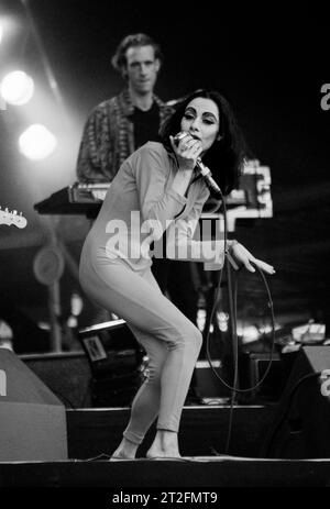 PJ HARVEY, GLASTONBURY FESTIVAL, 1995: PJ Harvey plays the Main Stage at the Glastonbury Festival, Pilton Farm, Somerset, England, 24 June 1995. In 1995 the festival celebrated its 25th anniversary. There was no pyramid stage that year as it had burned down. Photo: ROB WATKINS.   INFO: PJ Harvey is an acclaimed British singer-songwriter and musician known for her distinctive voice and eclectic style. With multiple awards, including the Mercury Prize, her influential work spans rock, punk, and alternative genres, making her a pivotal figure in contemporary music. Stock Photo