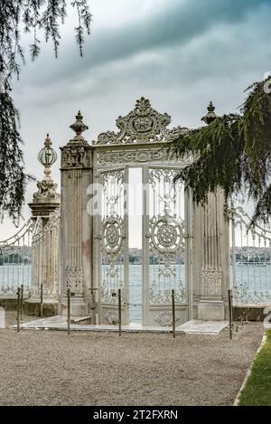 Iron gate to the sea in Dolmabahce Palace. Istanbul. Turkey Stock Photo