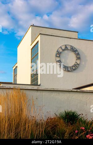 Exterior of the De La Warr Pavilion in Bexhill on Sea East Sussex UK designed by Erich Mendelsohn and Serge Chermayeff in 1935. Stock Photo