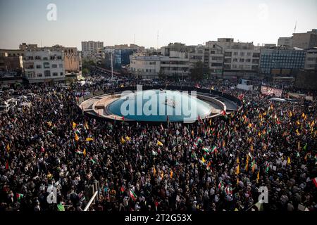 Tehran, Iran. 18th Oct, 2023. Iranian protestors attend an anti-Israel rally at Enqelab-e-Eslami (Islamic Revolution) Sq. in Tehran, Iran, Wednesday, Oct. 18, 2023. (Photo by Sobhan Farajvan/Pacific Press/Sipa USA) Credit: Sipa USA/Alamy Live News Stock Photo