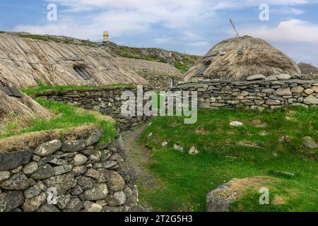 Gearrannan Blackhouse Village is a restored blackhouse village on the Isle of Lewis, Scotland, offering a glimpse into the traditional Hebridean way o Stock Photo