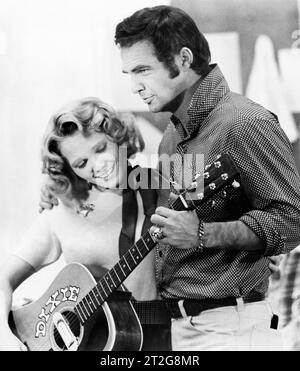 Conny Van Dyke, Burt Reynolds, on-set of the film, 'W.W. and the Dixie Dancekings', 20th Century-Fox, 1975 Stock Photo