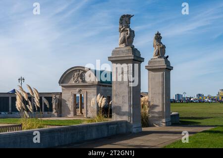 Southsea Naval Memorial (also called Portsmouth Naval Memorial) commemorating 25,000 British and Commonwealth sailors, Hampshire, England, UK Stock Photo
