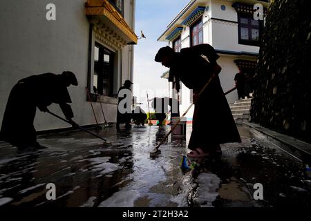 Ramkot, Nepal. 18th Aug, 2023. Every Saturday the nuns clean the Druk Amitabha Mountain Monastery in Kathmandu, inside and out. (Credit Image: © Skanda Gautam/ZUMA Press Wire) EDITORIAL USAGE ONLY! Not for Commercial USAGE! Stock Photo