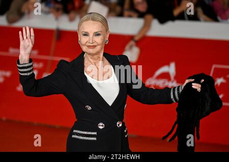 Actress Barbara Bouchet naked in a film Stock Photo - Alamy