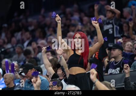 Sacramento, CA, USA. 19th Oct, 2023. Sacramento Kings dance team member shakes cowbell during timeout during a game at Golden 1 Center Thursday, Oct. 19, 2023 in Sacramento. (Credit Image: © Paul Kitagaki Jr./ZUMA Press Wire) EDITORIAL USAGE ONLY! Not for Commercial USAGE! Stock Photo