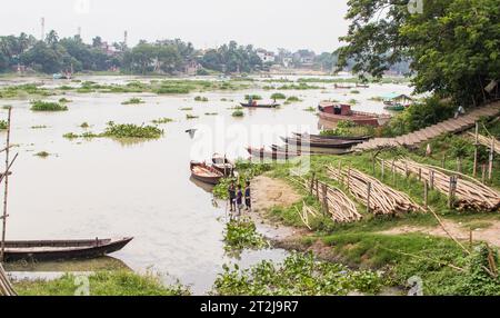 Gabtoli Amen Bazar is a bustling traditional boat station in Dhaka, Bangladesh, image captured on May 29, 2022. Boats line the tranquil waters of the Stock Photo