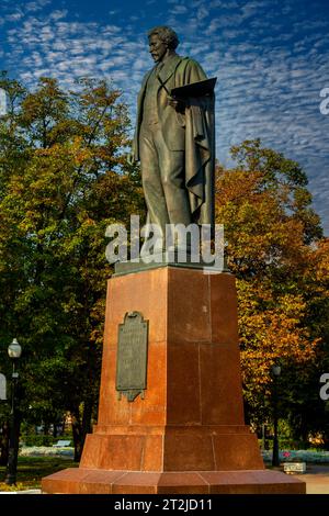 24th September 2015, Moscow, Russia. Statue of the realist painter (1844-1930) Ilya Repin in Moscow, Russia Stock Photo