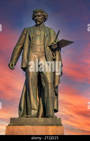 24th September 2015, Moscow, Russia. Statue of the realist painter (1844-1930) Ilya Repin in Moscow, Russia Stock Photo