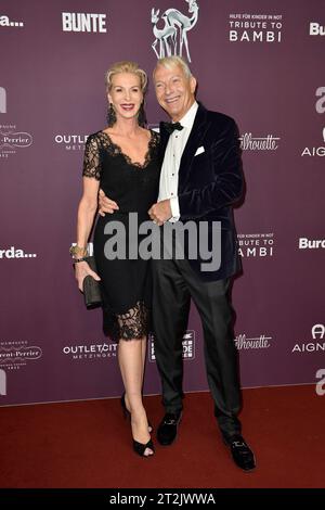 Tribute to Bambi 2023 Jo Groebel mit Ehefrau Grit Weiss beim Tribute to
