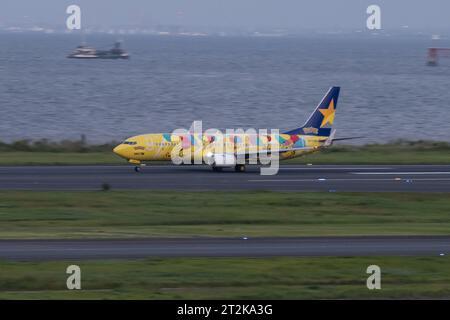 Tokyo, Japan. 12th Oct, 2023. A Skymark Airlines Boeing 737 (JA73AB).Aviation airliner industry movements at Haneda Tokyo International Airport. Jetliners, airlines, civil air travel. (Credit Image: © Taidgh Barron/ZUMA Press Wire) EDITORIAL USAGE ONLY! Not for Commercial USAGE! Stock Photo