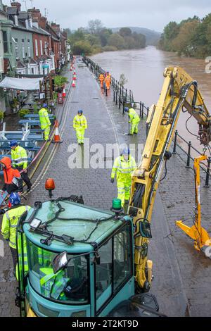 Bewdley, UK. 20th October, 2023. UK weather: Storm Babet causing severe flooding across the Midlands. The River Severn in Bewdley is close to flooding as Environment Agency workers speedily set to work installing the flood defences. Credit: Lee Hudson/Alamy Live News Stock Photo